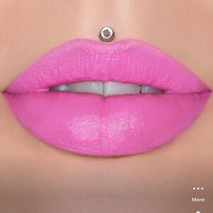 Jeffree Star Pink Messiah Velvet
Trap Lipstick